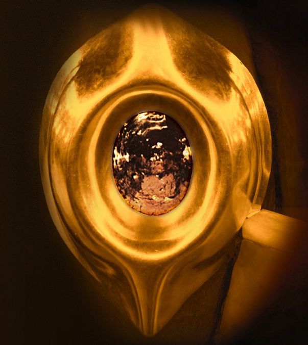 Syedna Riaz Ahmed Gohar Shahi Picture on black stone